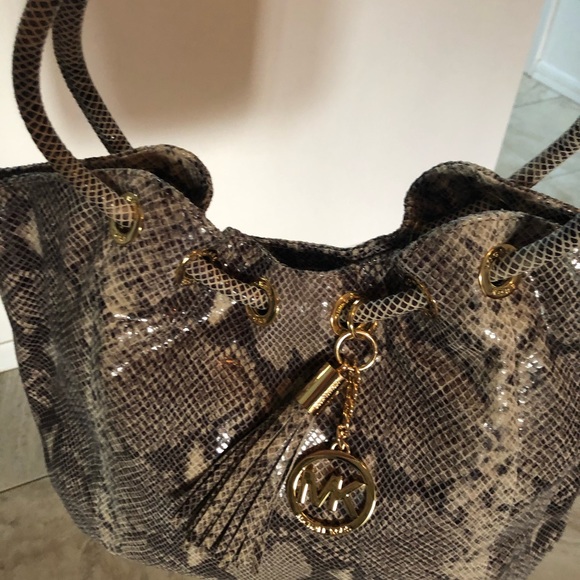 New Michael Kors handbag - Picture 16 of 16
